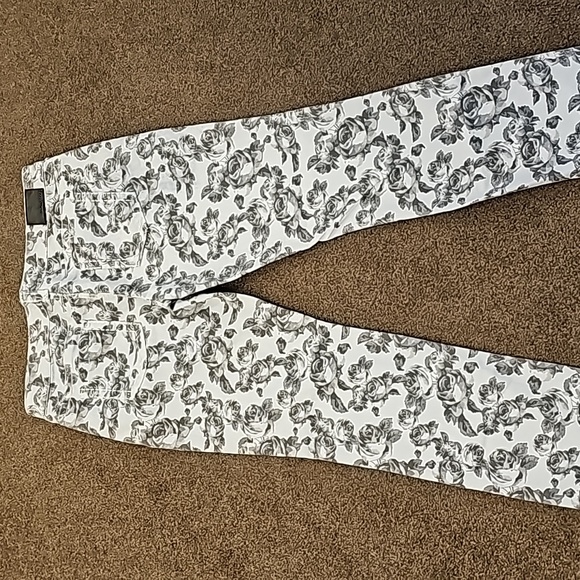 Maurices Flowered Jeans - Picture 3 of 11